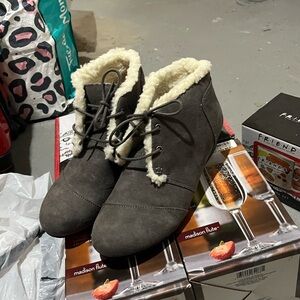 Gray Women's Ankle Boots with Faux Fur Lining